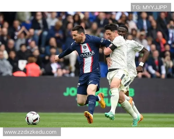 意甲赛场惊现冷门巴黎圣日耳曼逆转曼联引发全场狂欢